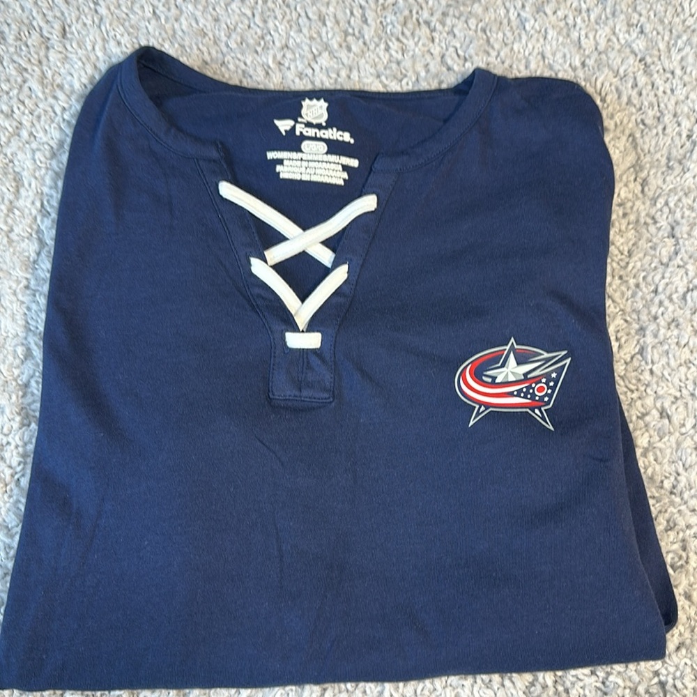 NHL Fanstics women’s Columbus blue shirt L
